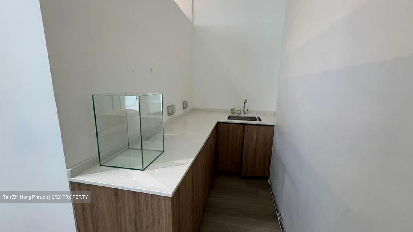 Tahir Building (D1), Office #563665131
